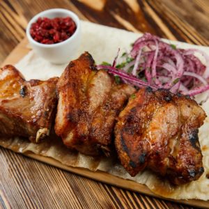 Шашлык из свиных ребрышек в Сходне